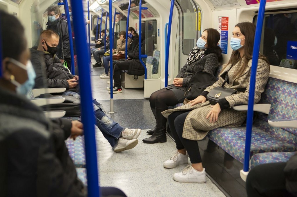 Τέλος η μάσκα και από τα μέσα μεταφοράς στο Βέλγιο