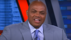 Αιχμές Μπάρκλεϊ για Μπακς: “Έχουν κάποιους άθλιους τύπους στα αποδυτήρια”