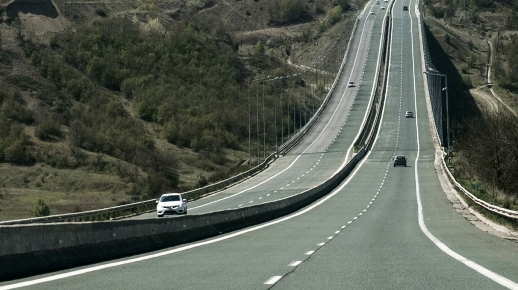 Φωτιά σε ΙΧ στη Σήραγγα της Εγνατίας Οδού – Διεκόπη η κυκλοφορία προς Κοζάνη