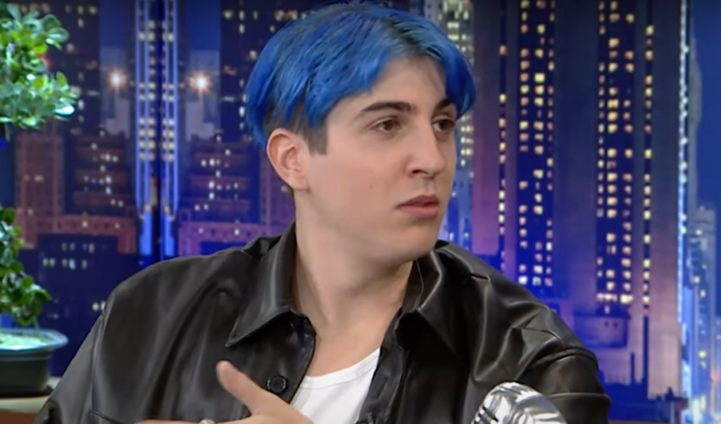 Ποιος είναι ο Good Job Nicky – Η σχέση με τον Γιάννη Πάριο, η μουσική και το ιδιαίτερο στυλ