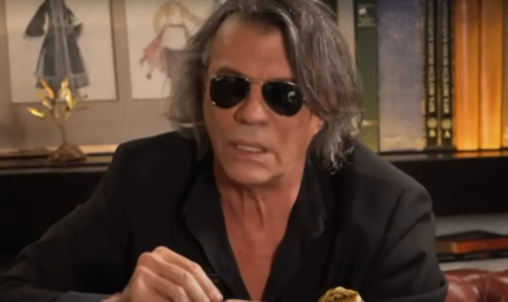 Ο κοσμοπολίτης Ηλίας Ψινάκης και το “λαμπερό” του Instagram – Ποιος είναι ο άνδρας που μπήκε στο… “γηροκομείο”
