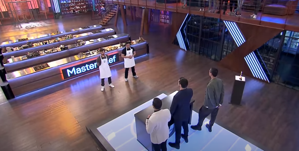 “Έβρεξε” λεφτά στο MasterChef – Ένα αυγό και μια κοτολέτα χάρισαν 10.000 ευρώ σε δύο παίκτες (vids)