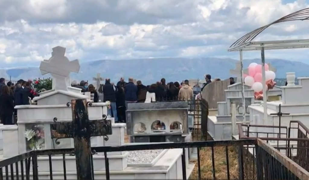 Ψάχνει απαντήσεις η οικογένεια της 3χρονης στη Θεσσαλονίκη – “Το φάγανε άδικα το παιδί”