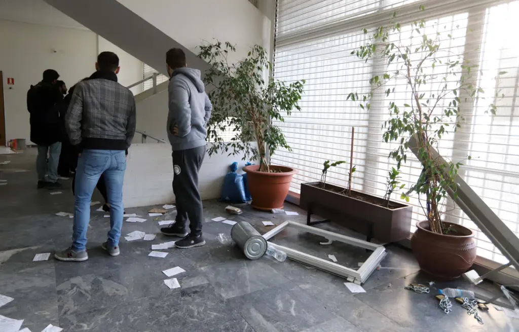 Απίστευτες εικόνες βανδαλισμού στο ΑΠΘ – Γκρέμισαν τα πάντα στο Βιολογικό (pics)