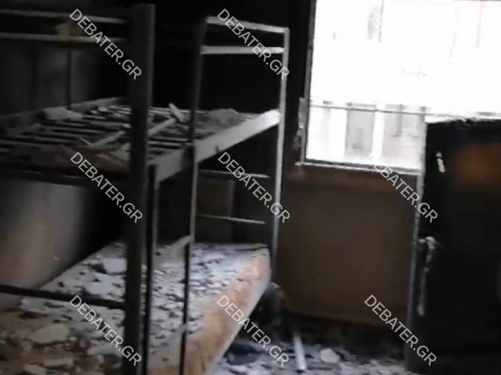 Στάχτες και αποκαΐδια μετά τη φωτιά στο κέντρο αστέγων στην Αχαρνών (vids)