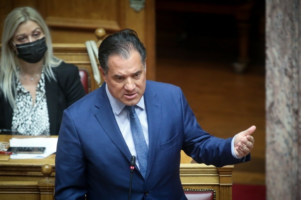 Την επέκταση του fuel pass εξετάζει η κυβέρνηση – Τι θα συμβεί με τη μείωση φόρων στα καύσιμα