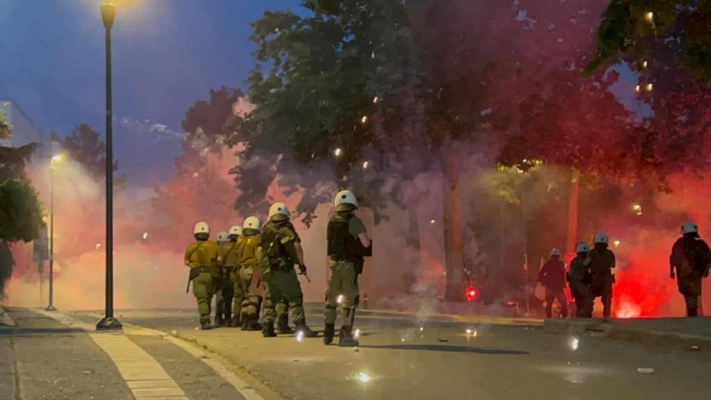 Τρεις συλλήψεις και ένας τραυματίας αστυνομικός για τα επεισόδια στο ΑΠΘ – H ανακοίνωση της αστυνομίας