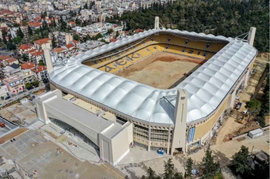 Προκαλεί δέος ο ατσάλινος Δικέφαλος αετός που είναι έτοιμος να πάρει θέση στην “OPAP Arena”