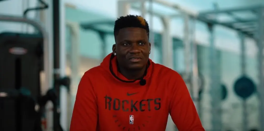 Ένας σούπερ σταρ του NBA στην Ελλάδα – Η επική φωτογραφία με τσολιά