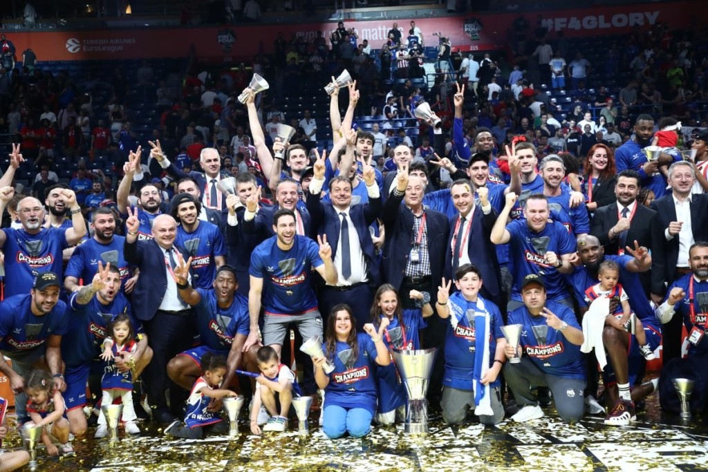 Το έκανε ξανά η Εφές – Back to back πρωταθλήτρια στη Euroleague και δικαίωση για Αταμάν (vids)
