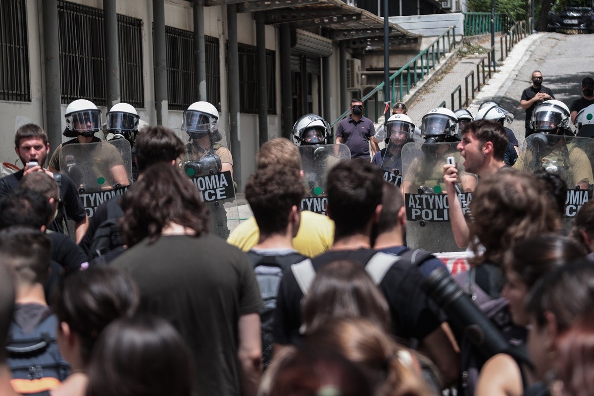 Τεταμένο το κλίμα στο ΑΠΘ – Νέα φοιτητική κινητοποίηση με ισχυρή παρουσία των ΜΑΤ (pics&vid)