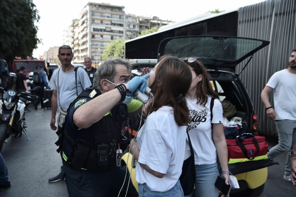 Δύο παιδιά στο Ιπποκράτειο μετά τη μεγάλη φωτιά στη Θεσσαλονίκη – Δύο διασωληνωμένοι στο Παπανικολάου (pics&vids)