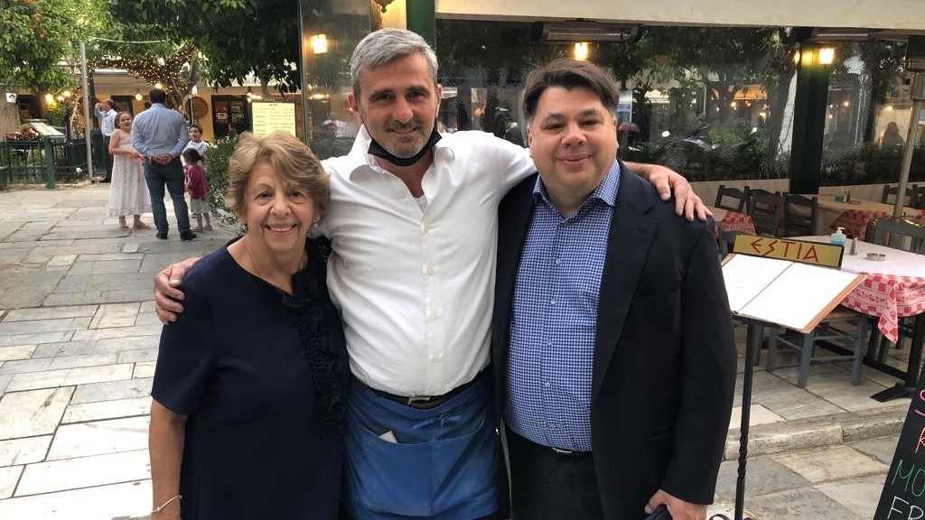 Ο νέος πρέσβης των ΗΠΑ έκανε την πρώτη του βόλτα στην Αθήνα – Η ευχάριστη συνάντηση που είχε