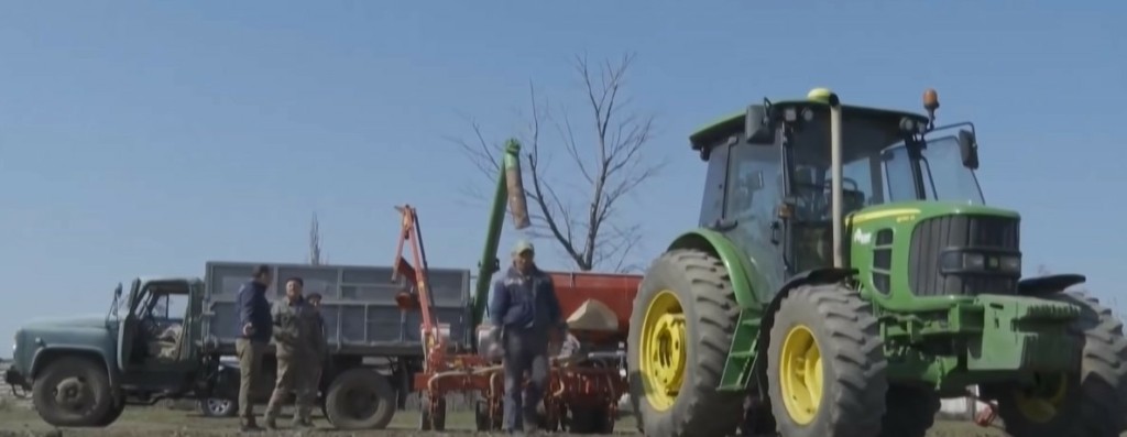 Φόβοι για λιμό στην Ουκρανία – Το Κίεβο κατηγορεί τη Μόσχα ότι κατέσχεσε 400.000 τόνους σιτηρών