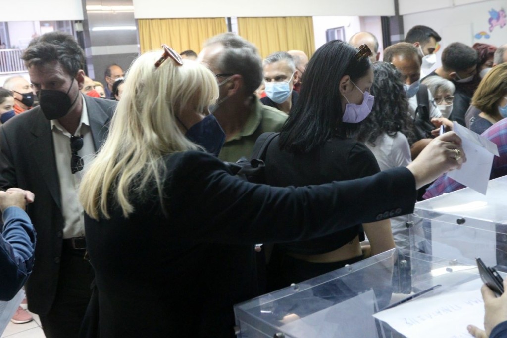 Με θριαμβευτικό ποσοστό επέστρεψαν το ΠΑΣΟΚ και ο “πράσινος ήλιος” – 179.005 πολίτες συμμετείχαν στις εσωκομματικές του ΚΙΝΑΛ
