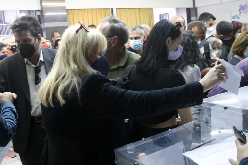 Με θριαμβευτικό ποσοστό επέστρεψαν το ΠΑΣΟΚ και ο “πράσινος ήλιος” – 179.005 πολίτες συμμετείχαν στις εσωκομματικές του ΚΙΝΑΛ