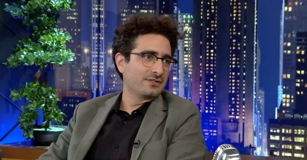 Ο Λάμπρος Φισφής αποκαλύπτει – “Ο Έντι Μέρφι είναι η αιτία που έγινα stand up κωμικός” (vids)