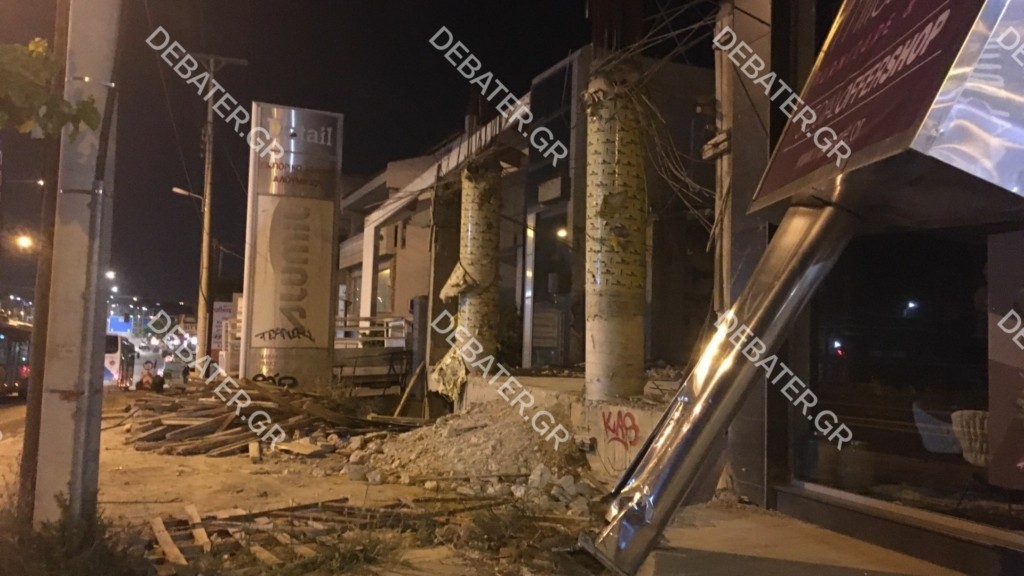 “Τρελή” πορεία για λεωφορείο στη Λ. Μαραθώνος – Εξετράπη της πορείας του και κατέληξε σε κατάστημα (pics&vid)