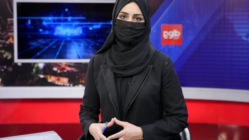 Σκοταδισμός στο Αφγανιστάν – Ακολούθησαν τις εντολές των Ταλιμπάν και εμφανίστηκαν με μπούρκα οι τηλεπαρουσιάστριες (pics&vid)