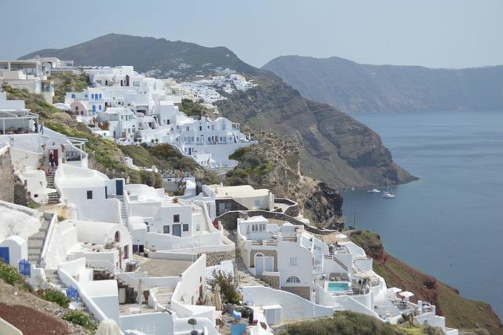 Η Σαντορίνη “μάγεψε” τον Σαουδάραβα υπουργό Επενδύσεων και ισχυρούς επιχειρηματίες