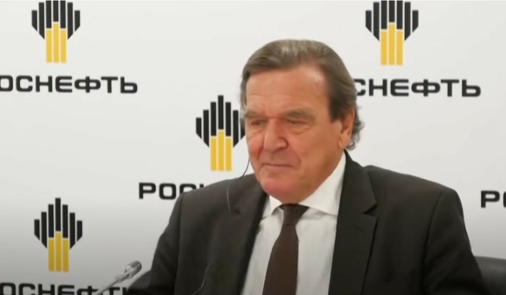 Παραιτείται ο Γκέρχαρντ Σρέντερ από την ρωσική πετρελαϊκή Rosneft