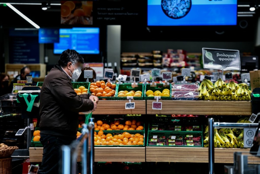 Απαισιόδοξοι οι Έλληνες – Περιορίζουν αγορές και κατανάλωση – Τι δείχνει δημοσκόπηση της MARC (vid)