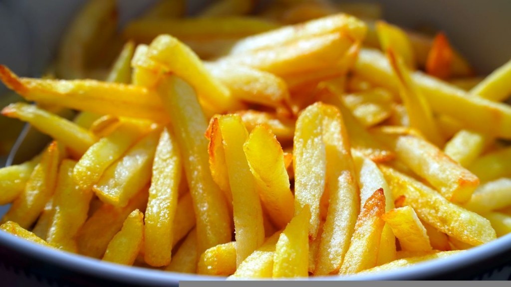 Έτρωγε μόνο junk food επί πέντε χρόνια και έχασε όραση και ακοή – Η ιστορία ενός νεαρού αγοριού που “κρούει” τον κώδωνα