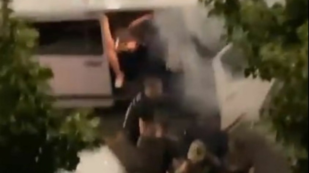 Πολεμικό σκηνικό στα Τίρανα πριν τον τελικό του Conference League – Απίστευτα επεισόδια και ξύλο μεταξύ οπαδών (vids)