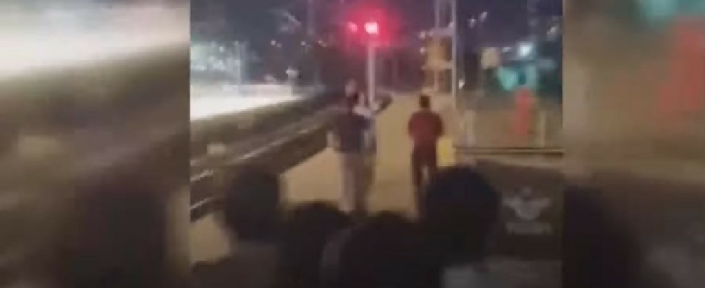 Σκηνές χάους στην Τουρκία – Χούλιγκαν της Φενέρμπαχτσε ξυλοκόπησαν τρεις φιλάθλους της Τράμπζονσπορ σε τρένο (vid)