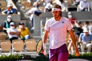 Στέφανος Τσιτσιπάς: Έντονη κριτική της AS για την πτωτική πορεία του Έλληνα τενίστα