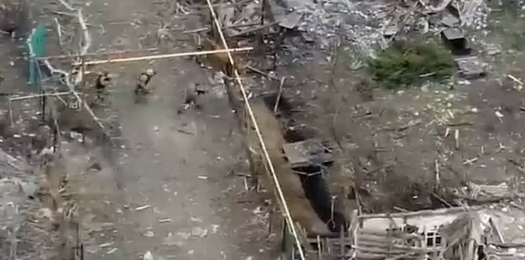 Για πρώτη φορά πλάνα από τις μάχες των μισθοφόρων της Wagner – Τι δείχνει βίντεο από drone