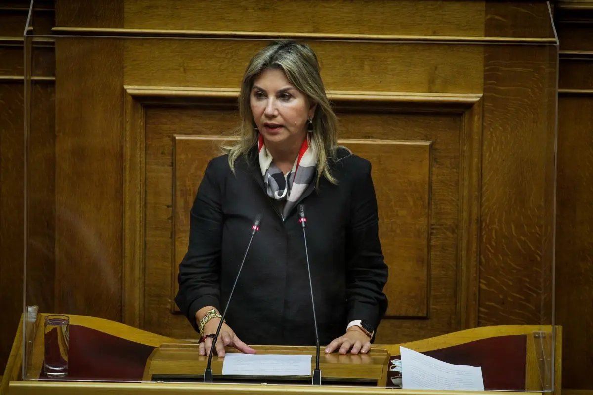 “Αιχμές” Μακρή προς ΣΥΡΙΖΑ για τα πρότυπα σχολεία – “Μας κατηγορούσαν και τελικά τα τίμησαν” (vids)