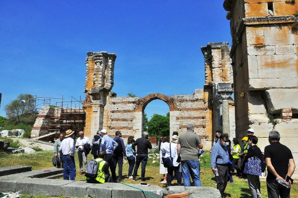 Η Λίνα Μενδώνη στον αρχαιολογικό χώρο των Φιλίππων – “Η αποκατάσταση του χώρου προχωράει κανονικά” (pics)