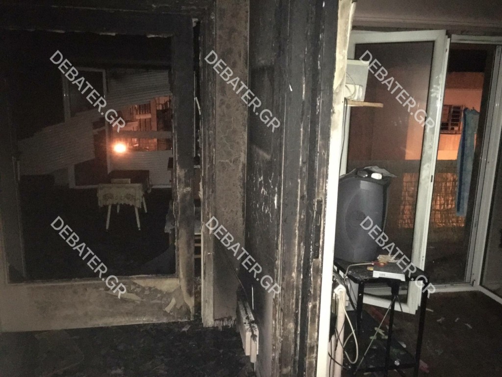 Διαμέρισμα στη Λιοσίων τυλίχθηκε στις φλόγες – Ηλικιωμένος ανασύρθηκε νεκρός (pics&vid)