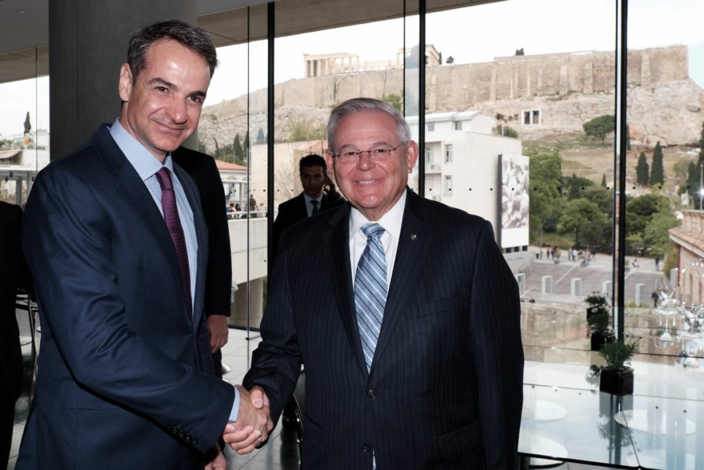 Βαρυσήμαντη δήλωση Μενέντεζ – Προειδοποιήσεις στην Τουρκία και η επική ατάκα “Δεν είδα τον Ερντογάν στο Κογκρέσο αλλά τον Μητσοτάκη”