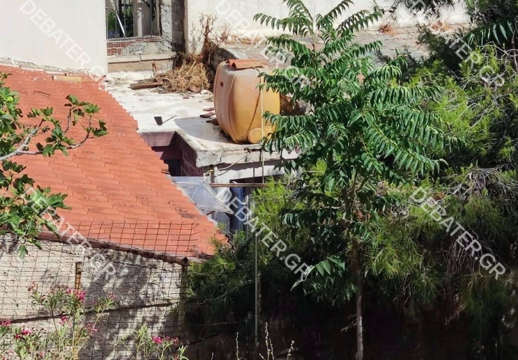 Μέσα στο σπίτι της 62χρονης γυναίκας που ξεψύχησε στου Γκύζη – Το μισογεμάτο ποτήρι με κρασί και τα ιδιαίτερα αντικείμενα (pics)
