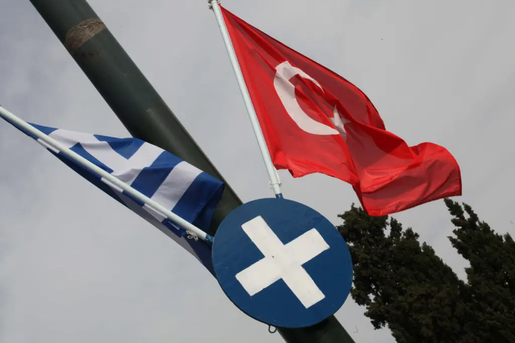 Γέφυρες επικοινωνίας ανάμεσα σε Ελλάδα και Τουρκία – Συνάντηση Μπούρα – Καλίν στις Βρυξέλλες