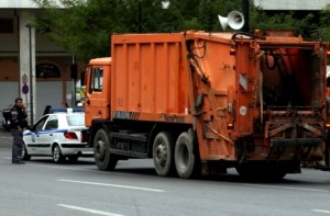 Ηράκλειο: Στο νοσοκομείο υπάλληλος καθαριότητας μετά από πτώση από απορριμματοφόρο