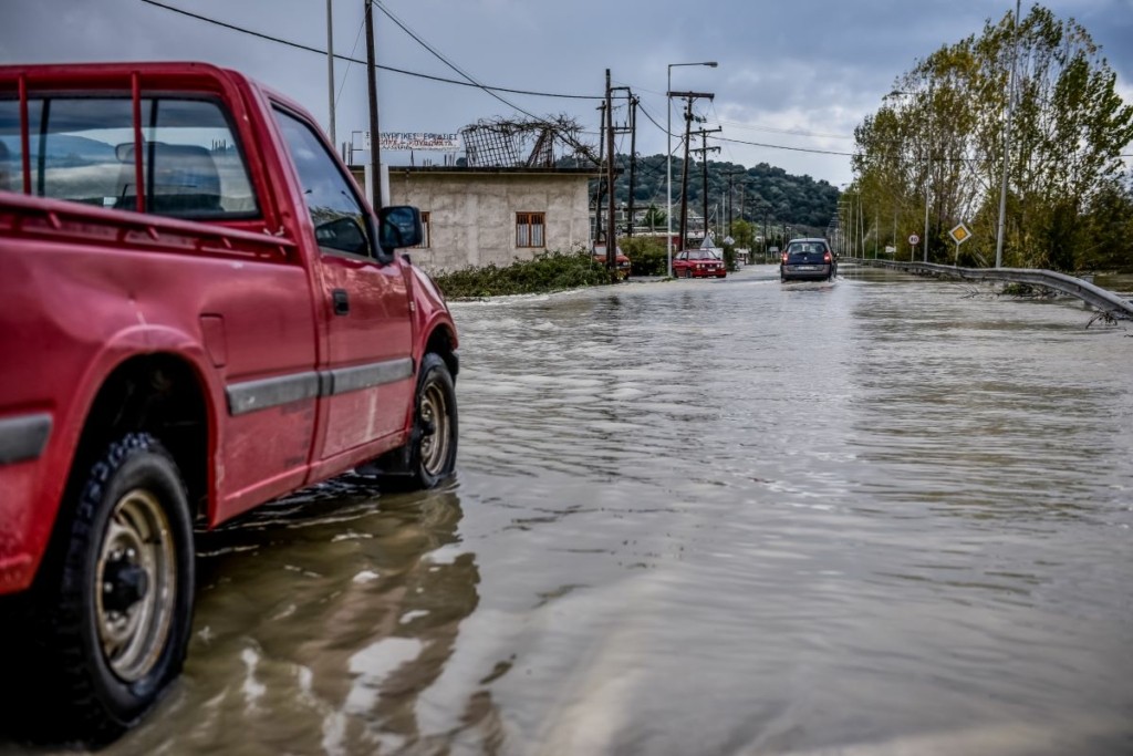 “Ρημάζει” πολλές περιοχές της Ελλάδας η  κακοκαιρία “GENESIS” – “Ποτάμια” οι δρόμοι στην Ξάνθη και τη Λάρισα (vid)