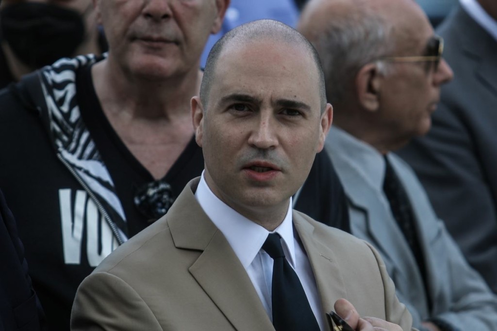 Με τη Λατινοπούλου ο Μπογδάνος – “Δεν αποτελεί πρότυπο υγείας η Δανάη Μπάρκα”
