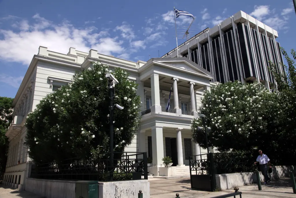 Η Αθήνα “κόβει τον αέρα” στον Τσαβούσογλου –  “Η αμφισβήτηση της κυριαρχίας των νησιών έχει καταδικασθεί από τη Διεθνή Κοινότητα”