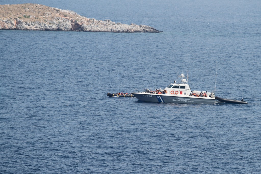 Νεαρή πρόσφυγας γέννησε πάνω σε ελληνική βραχονησίδα – Το απίστευτο θέαμα που αντίκρισαν οι Λιμενικοί