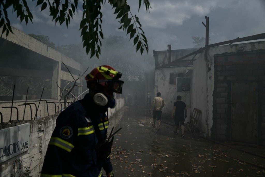 Διασωληνωμένος ο 14χρονος που τραυματίστηκε στη φωτιά στον Ελαιώνα