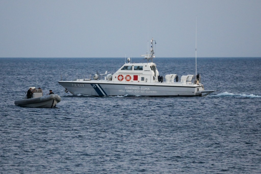 Γιατί συγκρούστηκαν τα ταχύπλοα στην Ανάβυσσο – Πώς οι τεχνικοί του “Γάμος αλά ελληνικά” βρέθηκαν στη θάλασσα