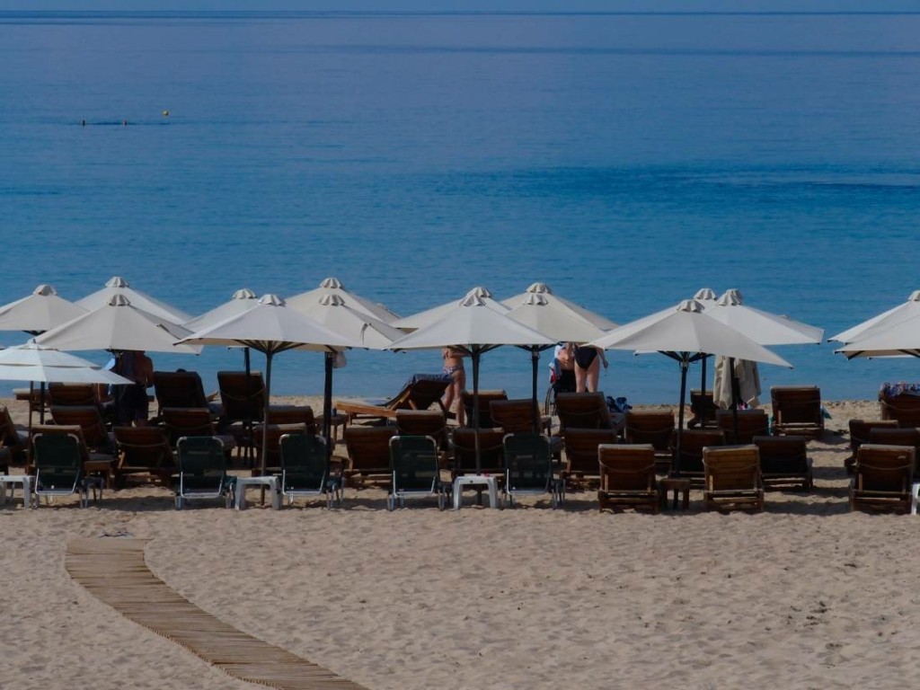 Τρεις παραλίες στη Μάνη που σε κάνουν να νομίζεις ότι είσαι σε νησί!