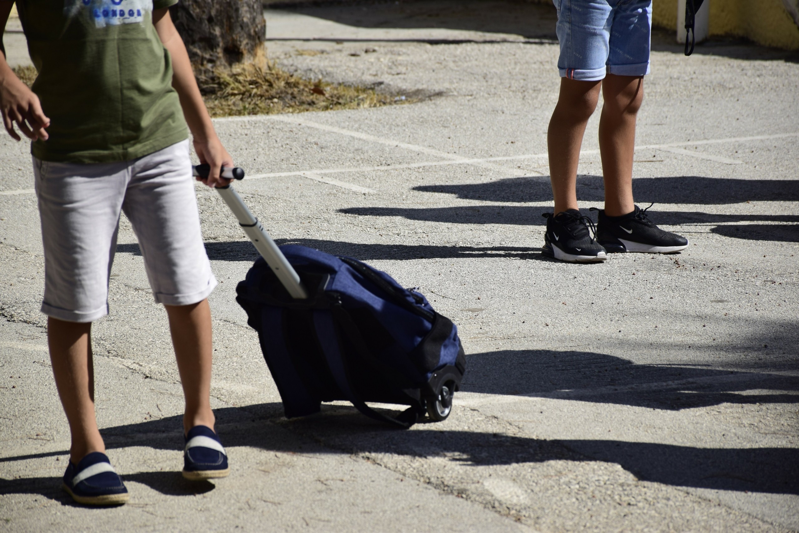 “Έκλαιγε μόνος του για 1,5 ώρα” – Συγκλονίζει ο πατέρας του 11χρονου που κατέβασαν από το λεωφορείο