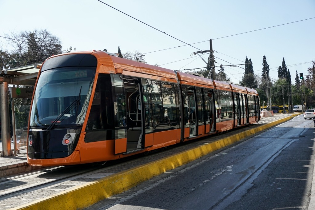Πώς κινούνται σήμερα Δευτέρα τα μέσα μεταφοράς – Αλλαγές λόγω Αγίου Πνεύματος