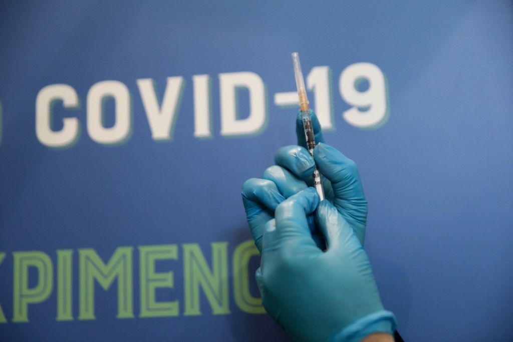 Ποιοι δεν χρειάζεται να κάνουν την τέταρτη δόση του εμβολίου για τον κορονοϊό