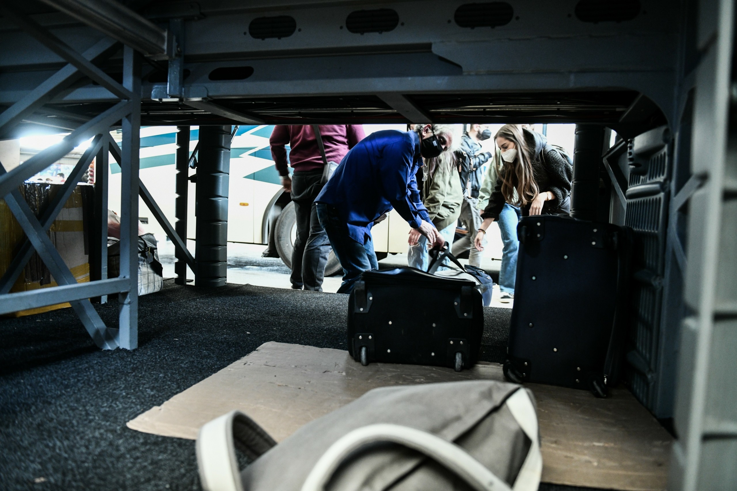 Τυλίχθηκε στις φλόγες το λεωφορείο του ΚΤΕΛ Κέρκυρας – Έτρεξαν να σωθούν οι επιβάτες