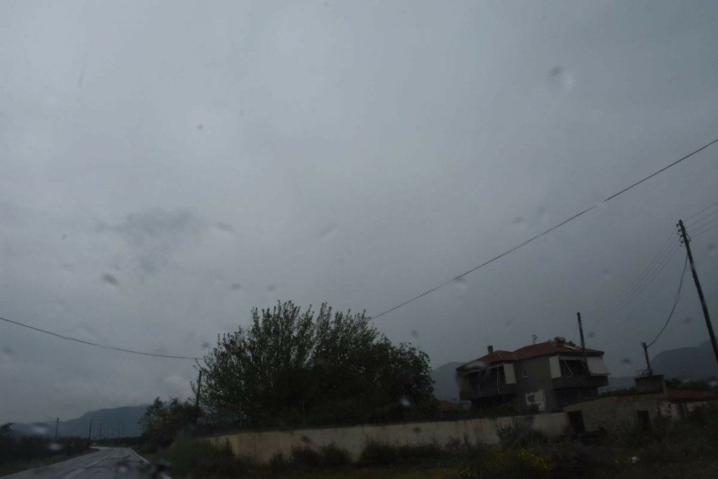 Επιμένουν οι βροχές και οι καταιγίδες – Επιστρέφουν σε μέρη της ηπειρωτικής χώρας